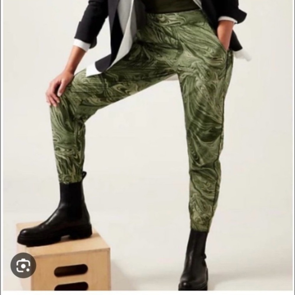 Athleta Brooklyn Green Sumi Marble Joggers Size 2 EUC